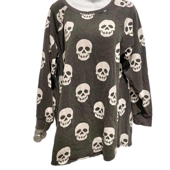 TORRID Classic Fit Cozy Fleece Crew Neck Raglan Tunic Skulls Sweatshirt Size 1 - Picture 2 of 14